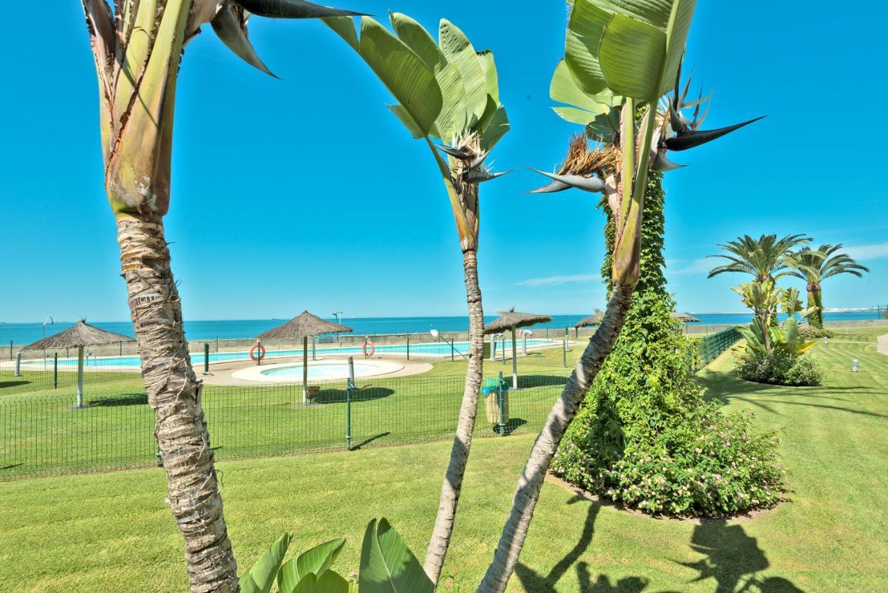 On Beach Deluxe Apartment With Pools And Own Garden El Puerto de Santa Maria Exterior photo